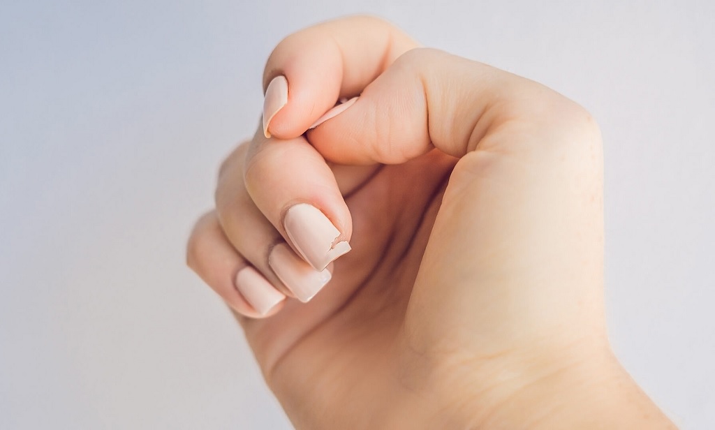 How to Deal with Nail Breakage During Manicure